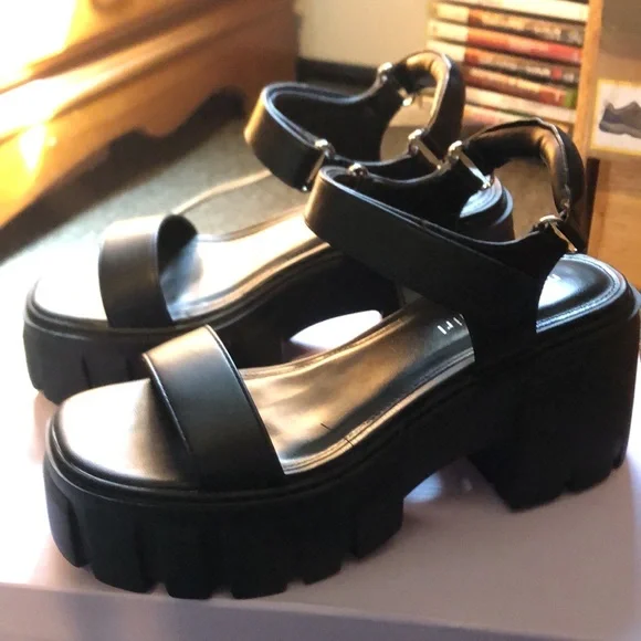 madden girl Grandy Women's Platform Sandals BRAND NEW NEVER WORN SZ 7.5 - Picture 5 of 6